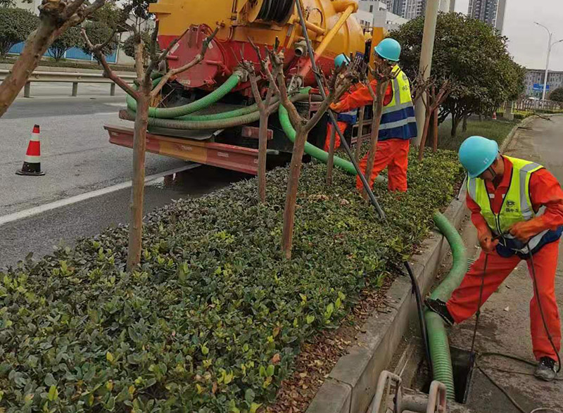 六弓乡市政管道清淤